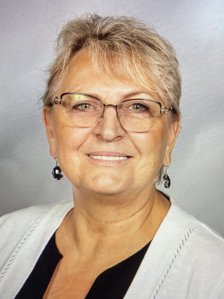 Anna Wilczek, Agent